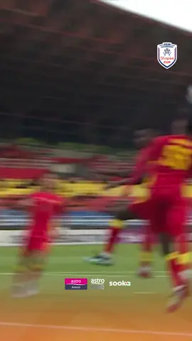 Azmin Azram sifatkan aspek perebutan bola di udara Richmond Ankrah dari Selangor FC, tak masuk akal! #ShopeeCup #ASEANUtdFC