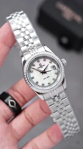 Chị em ai cũng muốn có một món phụ kiện vừa đẹp vừa tiện. 8131L2 chính là lựa chọn đó: đi làm, đi chơi, hay dự tiệc đều sang – không cần đổi phụ kiện nhiều lần mà vẫn tự tin toả sáng 💎 #carnival #dongho #timelinewatch #timelinestore #tlw 