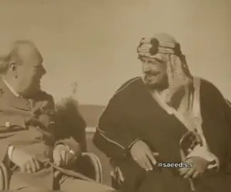 المؤسس الملك عبدالعزيز -ورئيس الوزراء البريطاني الأسبق تشرتشل والامير محمد بن عبدالعزيز والامير منصور بن عبدالعزيز رحمهم الله عام ١٩٣٩م