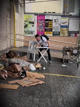 In a world where you can be anything,be kind.❤️#fyp #tiktok #humanity #bekind #kindness #helping #foryou #usa 