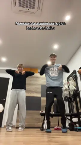 Me lo he inventado un poco👌🏻😹, petición de SILVI por cierto, espero que lo vea❤️❤️ #fyp #dance 