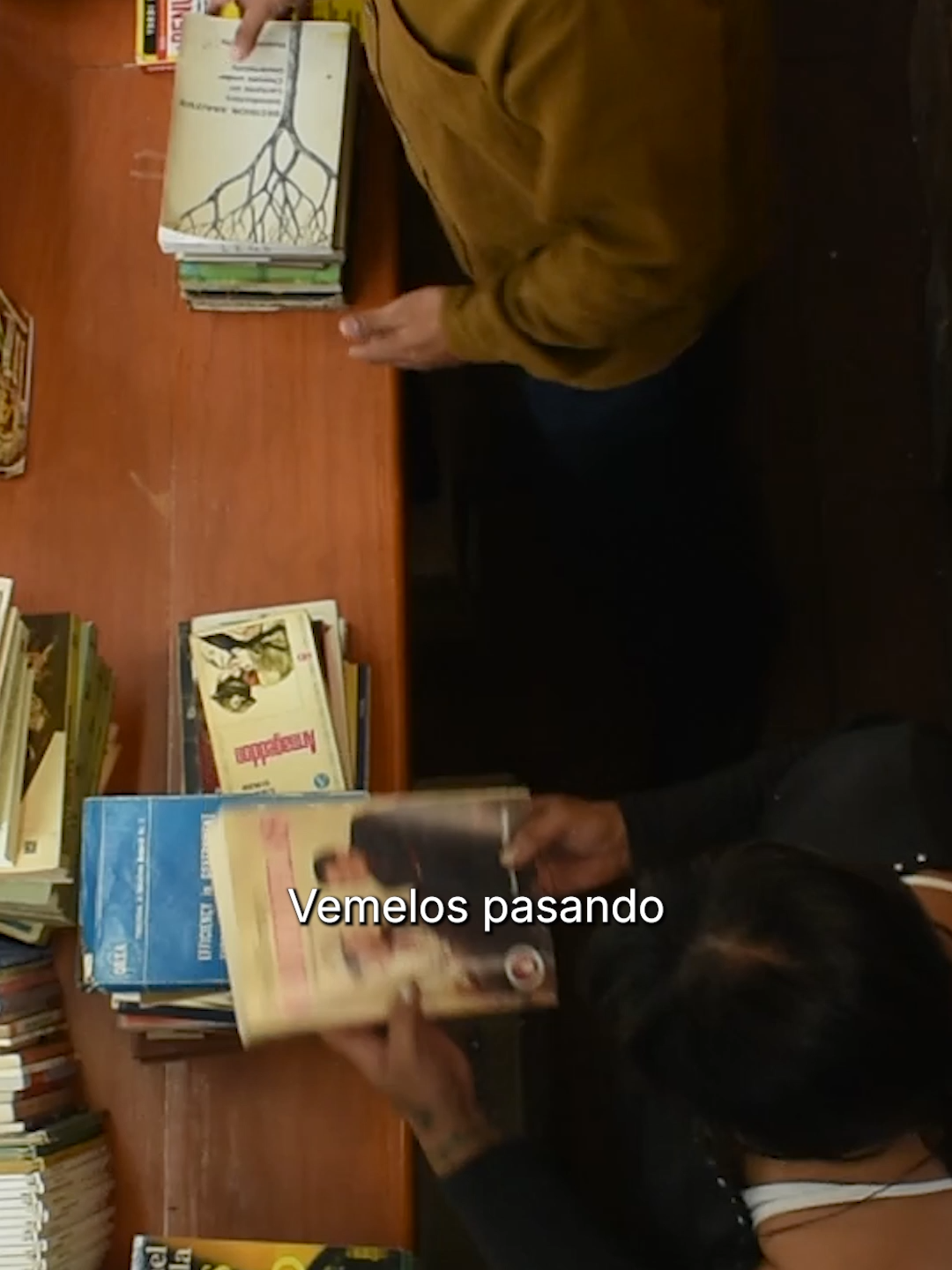 Hoy en Bajío 156: montaña de narrativa, ensayo mexicano y tesoros únicos listos para ti 📚 ⏰ L–V 9–8 | Sáb 9–6 📍 Roma Sur, CDMX Librero en Andanzas #Bajío156 #RomaSur #CDMX #LibrosUsados #BookTok #Librería #Lectorxs