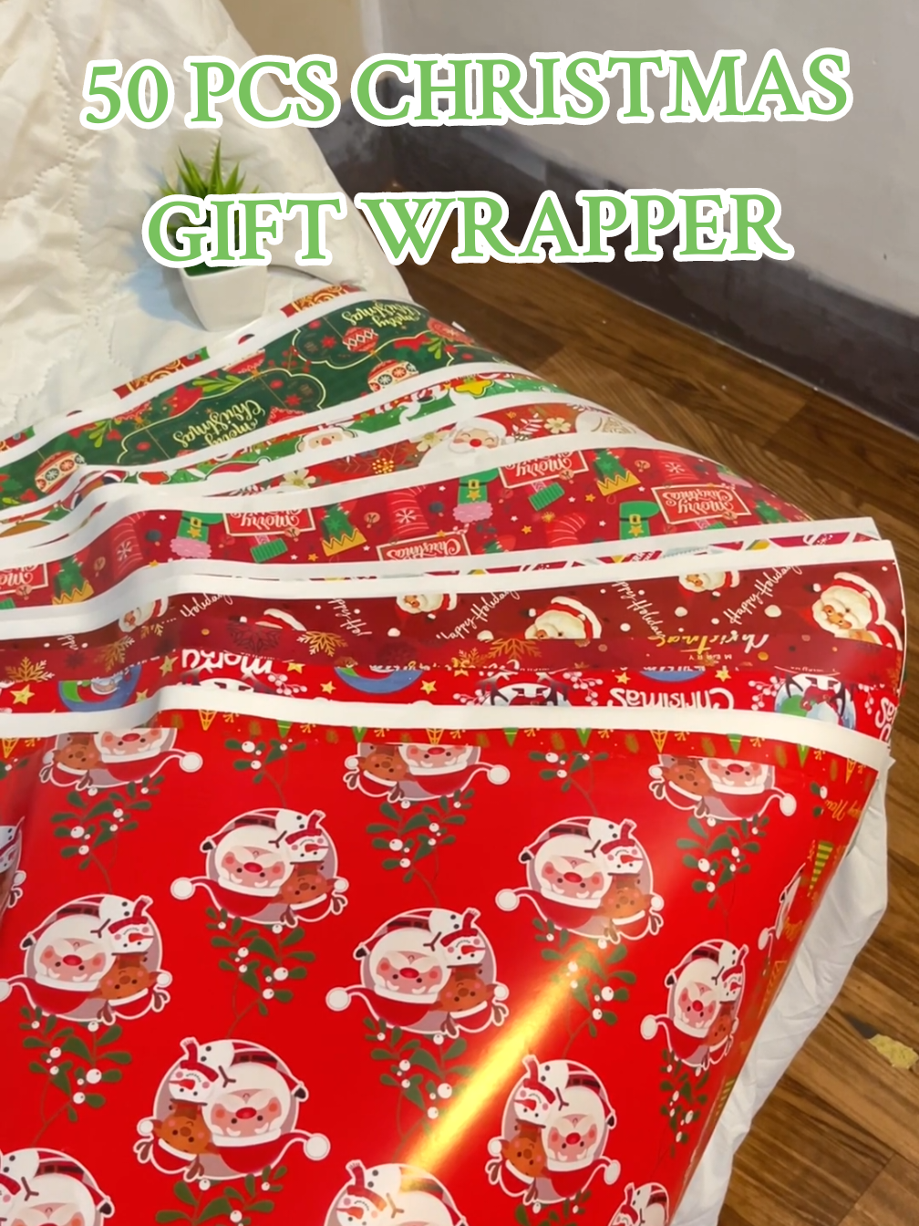 Gaganda ng designs dzaiiii. Glossy type din yan kaya perfect na perfect!!! 🎁🎄 #giftwrapper #christmas #christmasgiftwrap #christmasgiftwrapping #giftwrap 