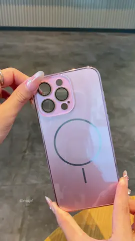 Touch of luxury ✨ Rose gold shine + magnetic practicality in one accessory. #iphone17promaxcase  #iphone17case  #iphone17aircase  #iphonecases  #YT 