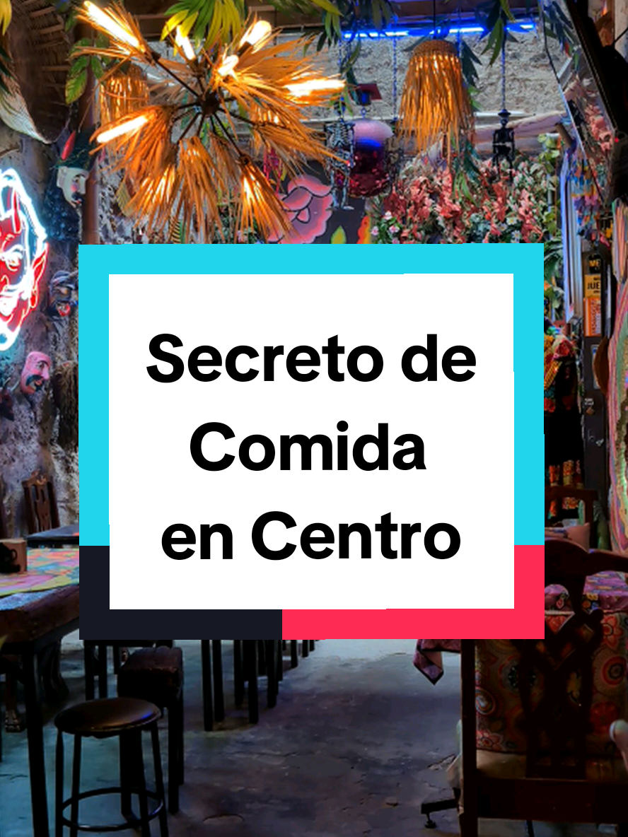 🌮🍽️ Escondido entre las calles más movidas del Centro, este lugar es uno de los espacios para comer más originales de la Ciudad de México. Casa Franciscana es un edificio del siglo XVII lleno de muy buenos restaurantes y cafés originales. En la planta baja está Oaxaqueñísimo, donde sirven clásicos oaxaqueños como tlayudas, enmoladas y mezcal en un espacio alegre y colorido. También está La Mexicana, donde encuentras platillos tradicionales en un patio iluminado y lleno de retratos de personajes famosos. En la parte de arriba están El Extraño, El Maravilla y La Soda del Mal — tres cafés con temáticas creativas, café, bebidas y comida rápida. Casa Franciscana es el lugar perfecto para comer, cenar o simplemente recorrer con amigos. 📍 Jesús María 42, Centro #cdmx #mexicocity #comidacdmx #descubrecdmx 