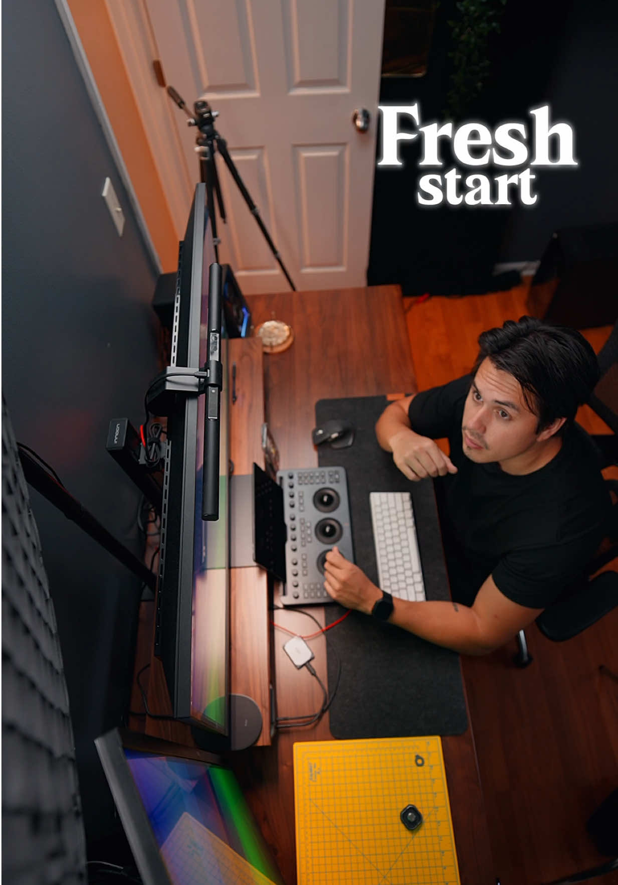 Switched up my setup and this light instantly leveled it up. The @amarancreators Verge Max = softbox vibes, no hassle.   #amaranpartner #lightingsetup #desksetup 