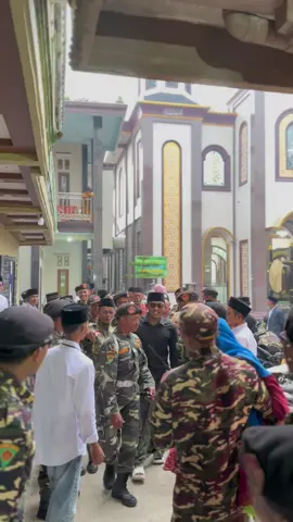 Setelah ngaji di wonosobo gus ell solat asar berjamaah bareng masyarakat wonosobo dan langsung di imami gus e Masyallah . #viralditiktok #viralvideotiktok #fyyyyyyyyyyyyyyyyyyyyyyyyyyyyyyyyyy #gusellhamyahyaalmalikilq #viraltiktokvideo @MT. IBADALLAH OFFICIAL 