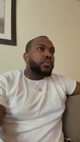 Hablamos sobre agradecer a Dios por su amor, bondad y misericordia cada día. Le pedimos que nos cubra con la sangre de Jesucristo y aleje todo mal de nosotros. Reconocemos que Dios tiene el control de todo y le pedimos que dirija nuestras vidas. Enfatizamos la importancia de agradecer a Dios sin importar las circunstancias.