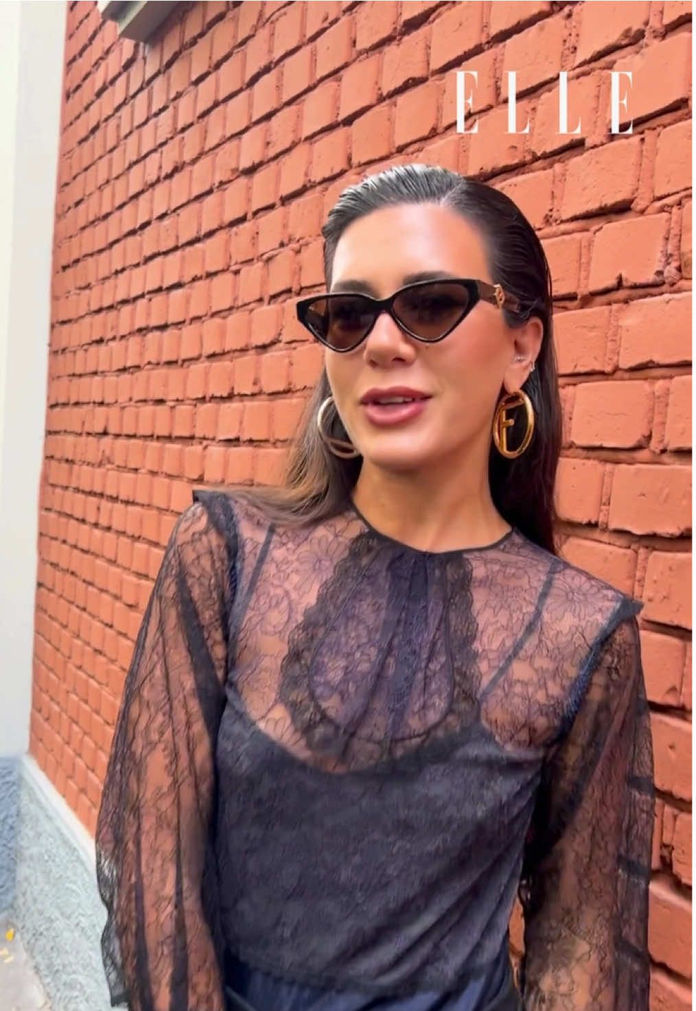 #SibilÇetinkaya’yı Milano’da gerçekleşecek #Fendi İlkbahar-Yaz 2026 defilesi öncesinde yakaladık ve görünümünün detaylarını sorduk.  @Sibil Çetinkaya @Fendi  