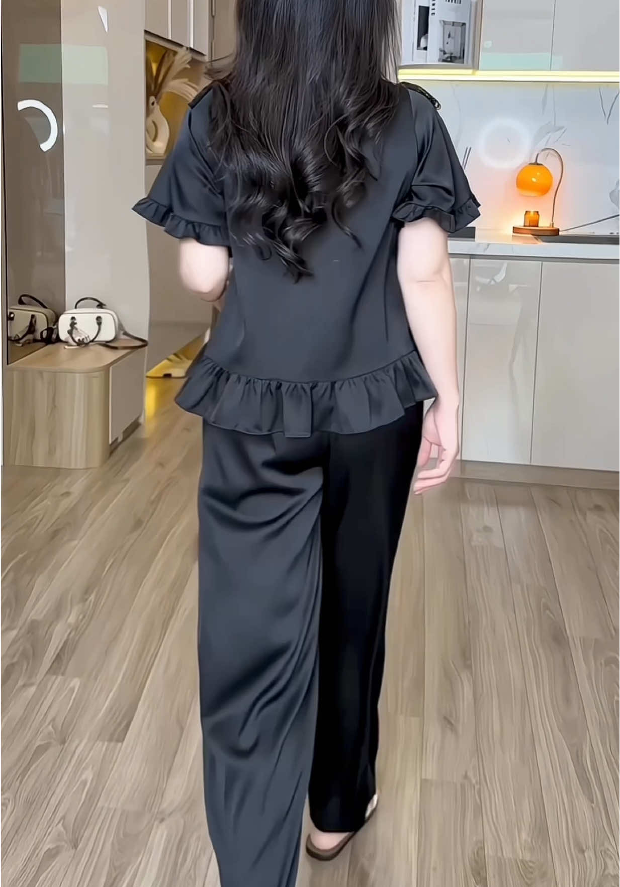 Bộ mặc nhà lụa babydoll quần dài phối cổ ren diện lên xinh sang hết sức, xinh sang iu chị em ơi  #setbongu #setbonu #setboxinh #donguxinh #donguquyenru