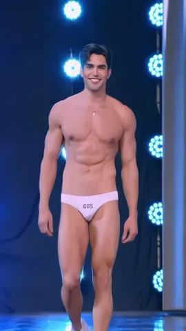 เดินหรือลอยมาจากสวรรค์ #misterinternational 