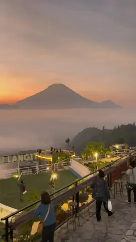 Senja sky pintu langit 🌄 #pintulangitskyview #dieng_wonosobo #fypシ #fyp #fyppppppppppppppppppppppp @discover.dieng 