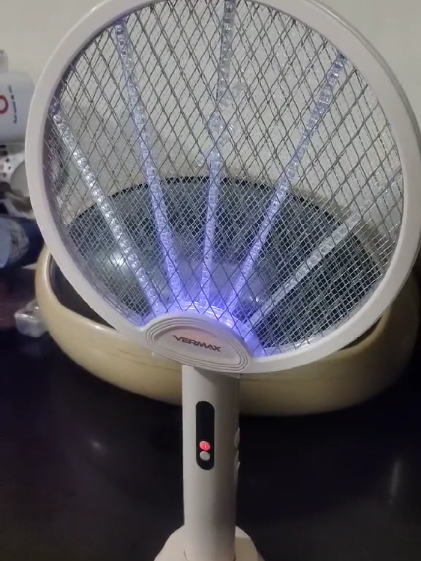 🦟😤 Sawa ka na ba sa kagat ng lamok gabi-gabi? 🔥 Meet the Vermax Mosquito Killer  – rechargeable, foldable, at isang kuryente lang, tanggal ang lahat ng lamok! ✅ Safe gamitin ✅ Matibay at matagal ang battery ✅ Perfect sa bahay o camping 📌 Don’t let the mosquitoes win – get yours now! 👉 CLICK THE YELLOW BASKET #vermaxmosquitokiller  #fyp #affiliatemarketing  #antilamok  #TikTokMadeMeBuyIt