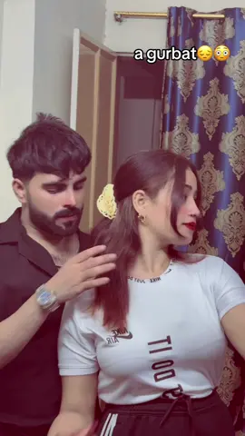 A gurbat tari sehsn ko yahan😳😳