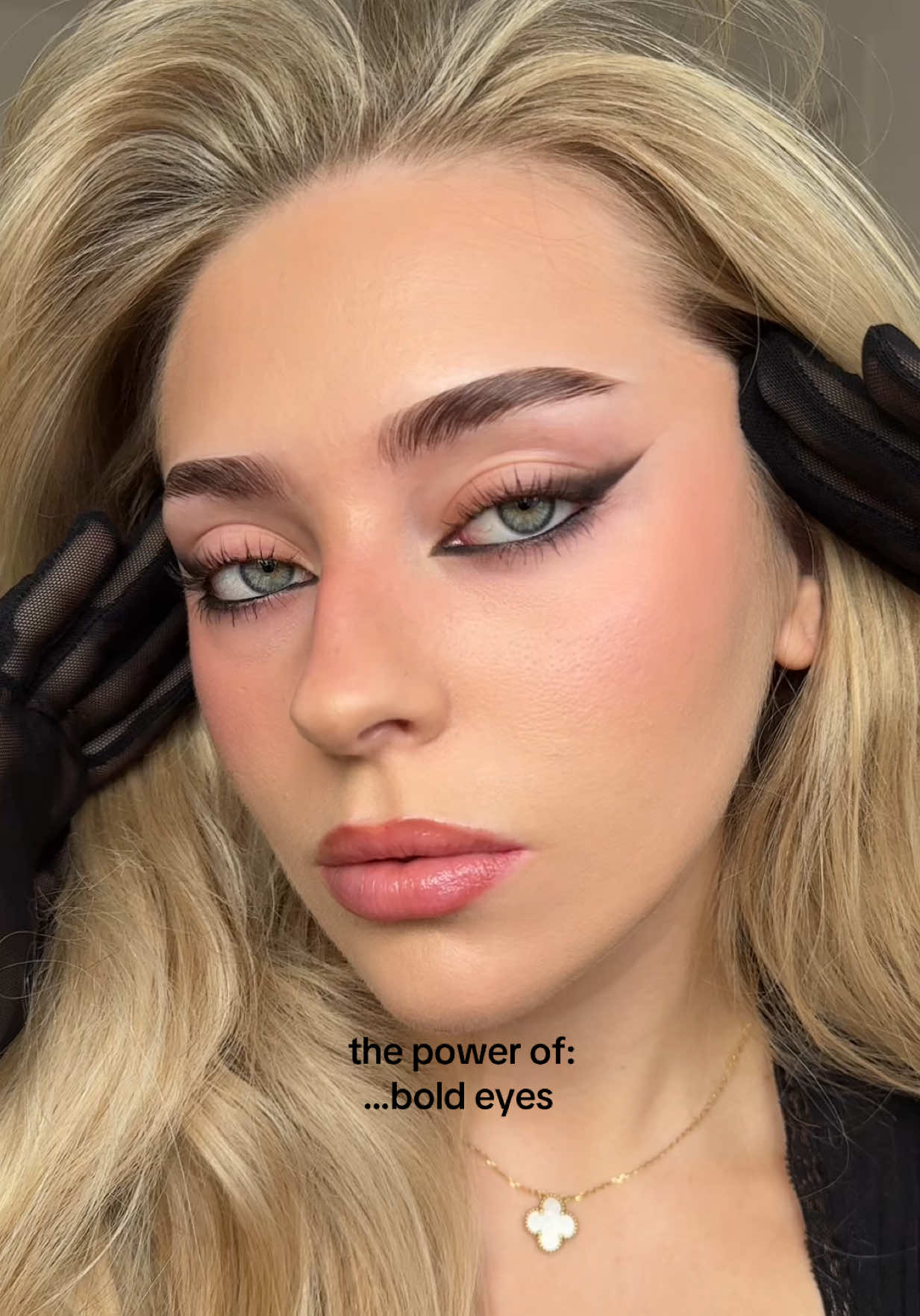 the power of bold lips VS the power of bold eyes…which one suits me more? 💋 ib @Anya Innes  #makeup #smokeyeyes #beauty #redlips #darkfeminine    