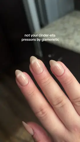 Obsessed with the cat eye effect on this set of pressons @Glamnetic #pressons #glamnetic #newnails #magneticnails #diynails 
