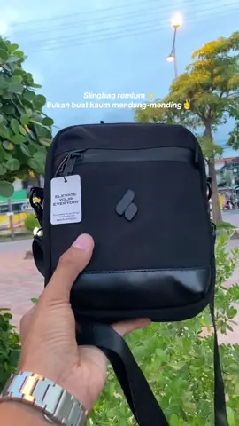Tas selempang yg dicari banyak orang! Desain simple tapi tetap elegan ✨ Langsung klik keranjang kuning sebelum habis stoknya🔥 #slingbag #sholderbag #tasselempang #taskeren #outfit 