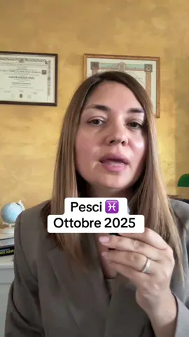 Ottobre per i Pesci è il mese dei bilanci: dopo le eclissi e il ritorno di Saturno nel segno, il cielo vi invita a mettere ordine nelle risorse e aprirvi a nuove visioni. 🌊💫 Quali tesori sceglierai di coltivare? 👉 Scopri il tuo oroscopo di ottobre nel reel e prenota la tua consulenza personalizzata. #oroscopo #pesci #ottobre2025 #astrologia 