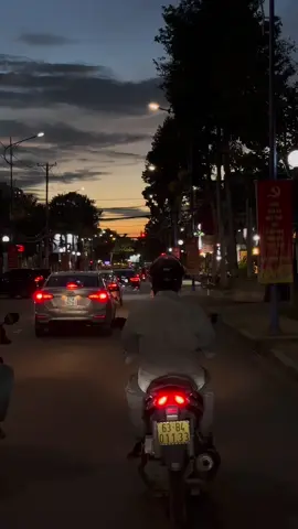 '' Chúng ta chỉ là những đứa trẻ chưa biết gì về tình yêu, nhưng lại khát khao yêu một người đến hết đời... '' 