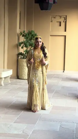 جلسة تصوير بروح أصيلة ✨ فكرتها كانت تجسّد الهوية العربية بكل تفاصيلها 💫 👗 الثوب: @lusail_fashion 💍 الذهب: @gweisha.ae 💄 المكياج :makeup artist hazar تسريحة الشعر: awatifmpand4 📸 التصوير:masa.photography_ 🌸 الموديل:model.zahra  هوية عربية… تجتمع فيها الأناقة، الفخر، والجمال ✨🇦🇪 #ذهب #تأجير_الذهب_الاصلي #اعراس_الامارات #الامارات_العربية_المتحده🇦🇪 