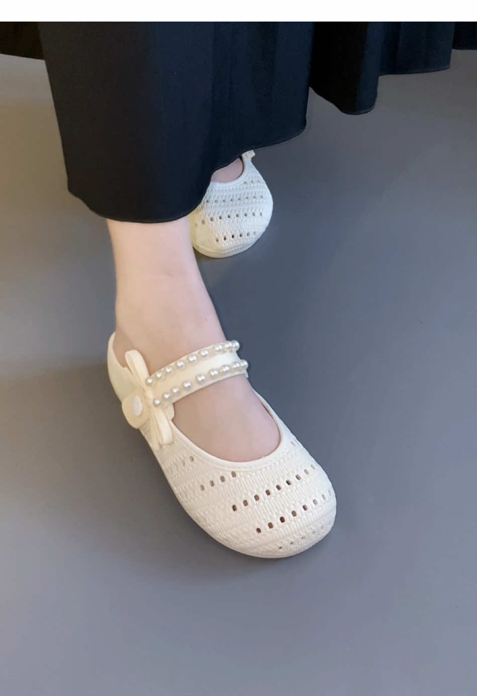 Sandal nya cakep bgt harga nya murah, ringan nyaman empukkkk 🫶🏻🥰 #sandal #sandalwanita #sandalmurah #sandalkekinian #sandalviral 