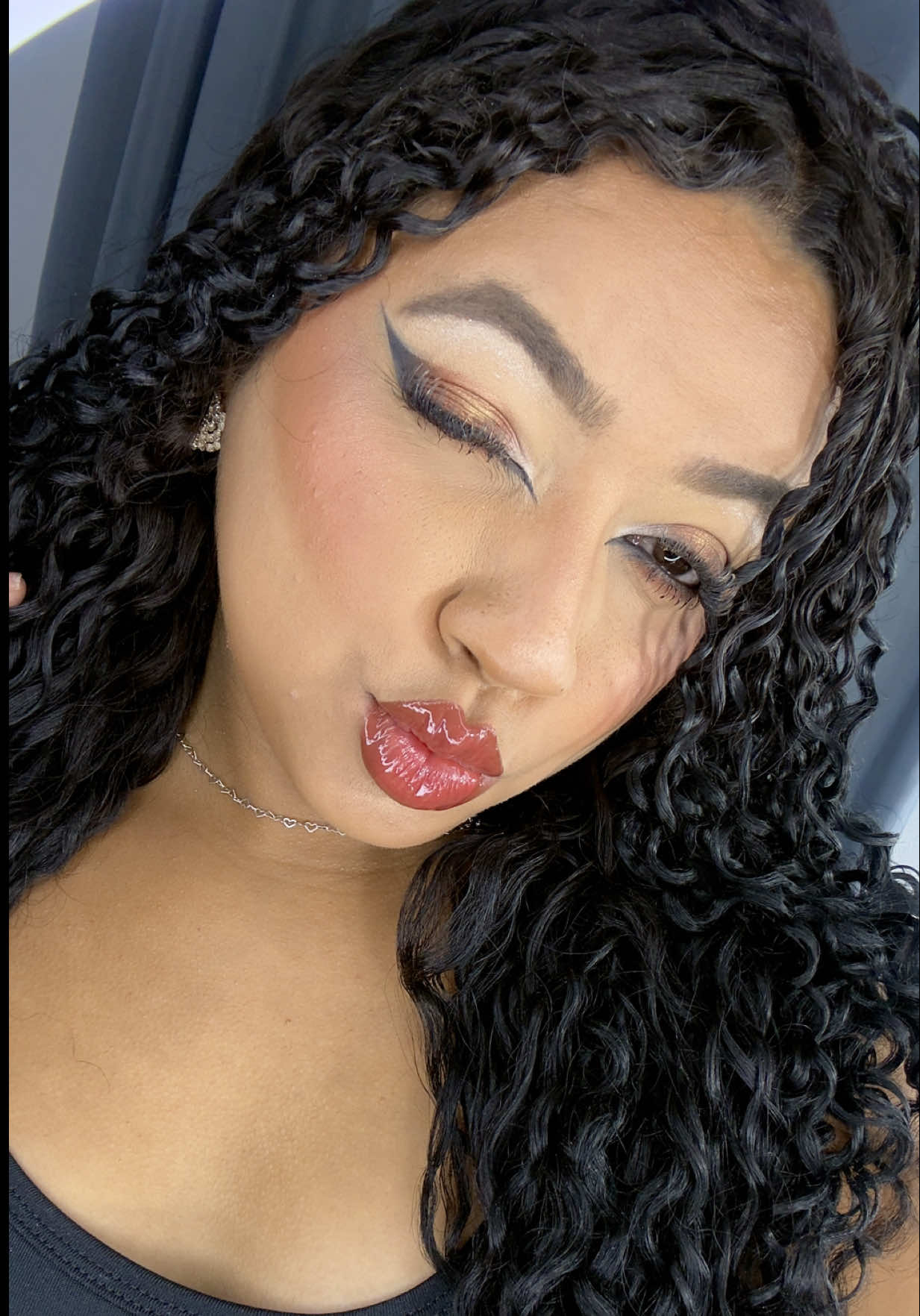 Oiee,    Bora se maquiar??  Eu amei essa 🥺😍 oq acharam?  Curte, comentem e salvem 😍 . . . . . . . . . . .. . . . . . .. . . #creatorsearchinsights #garotasapoiamgarotas💝🎀✨️ #foy #makeup #maquiagemtiktok 