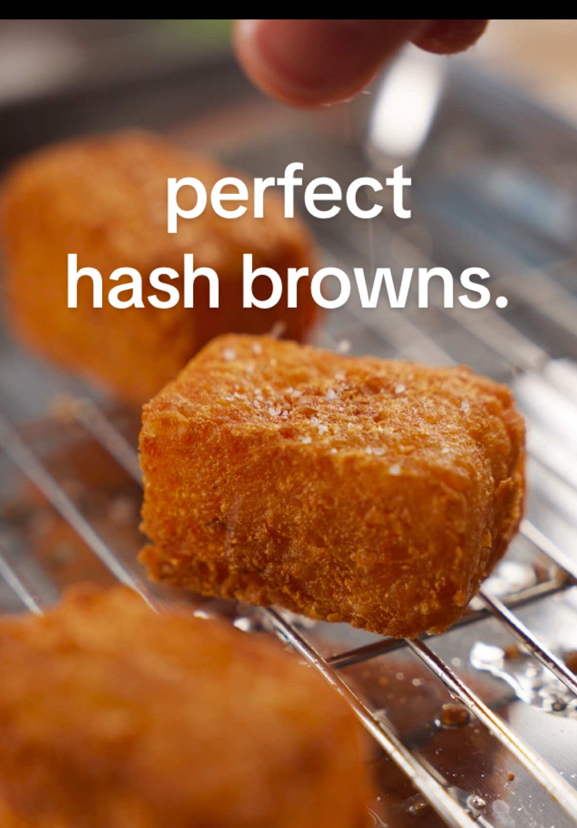 *laughs in rich but just had to google how to open a tin of caviar* Hash browns, (with or without the toppings) should SCREAM luxury. Pillowy, plush potato interior, and a thin, crisp golden shell on the outside. This is how you do ‘em right. ⭐️ Find the recipes for the hash browns on my blog and Substack!  🌟 Find the Yuzu Honey & Caramelized Shallot Aioli recipe on my Substack. #potato #hashbrowns #rosti #caviar #kingfish 