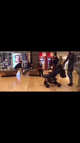 Für mehr Comedy content einfach kommentieren 😂 #fürdich #füreuch #prank #humor #comedy 