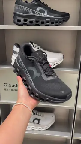 These shoes know your rhythm better than your heartbeat!#On #CloudmonsterLumos #breathableshoes #durableshoes 