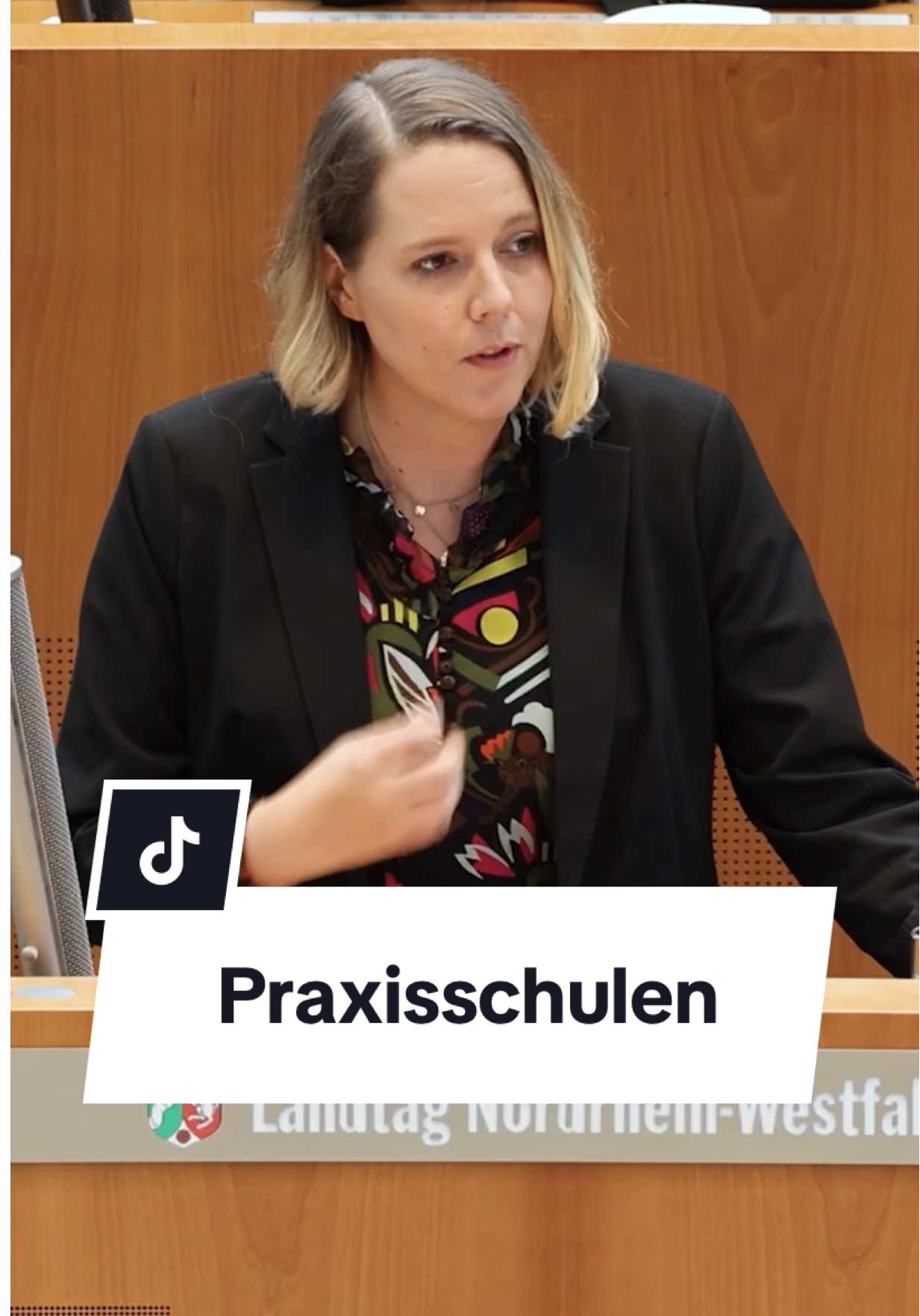 Die Hauptschule kann mehr sein als ihr Ruf: Eine Talentschmiede für praktische Intelligenz, für Können und für echte Perspektiven.🤝 👉 Mehr Praxis, mehr Ganztag, mehr Freiheit für die Schulen. 👉 Langzeitpraktika, echte Vorbilder, flexible Budgets. Wir finden: Zeit für ein Update statt Abschaffung. Fachkräftemangel? Ja. Haben wir. Aber wir haben auch viele junge Talente, die noch nicht richtig abgeholt werden. Die Hauptschule ist keine Sackgasse – sie kann Sprungbrett sein. Deshalb möchten wir aus Hauptschulen Praxisschulen machen 💪 Wie ist eure Meinung? #nrw #fdp #hauptschule #politiktiktok #schule 