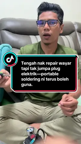 Tengah nak repair wayar tapi tak jumpa plug elektrik—portable soldering ni terus boleh guna.#solderingiron 