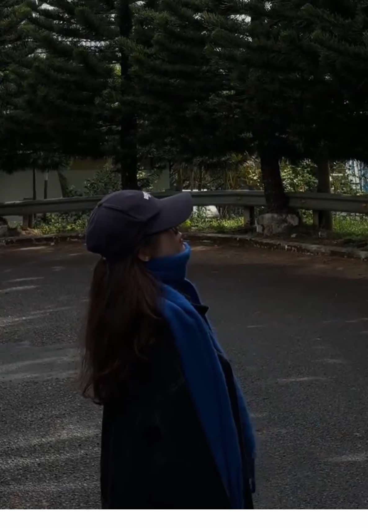 “Lớn chậm thôi, đời chẳng dịu dàng gì hết..”