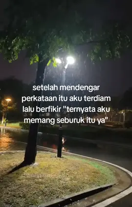 𝙧𝙚𝙨𝙚𝙥 𝙨𝙚𝙙𝙚𝙧𝙝𝙖𝙣𝙖 𝙢𝙚𝙢𝙗𝙪𝙖𝙩 𝙢𝙞𝙚 𝘽𝙖𝙣𝙜𝙡𝙖𝙙𝙚𝙨𝙝!  --- Bahan: 250 gr mie telur / mie kering 150 gr daging ayam filet (iris tipis) 1 buah wortel (iris tipis memanjang) 1/2 kol kecil (iris halus) 1 batang daun bawang (iris serong) 1 buah paprika hijau / cabai hijau besar (iris tipis) 2 butir telur (kocok lepas) 3 sdm minyak goreng Bumbu Tumis: 3 siung bawang putih (cincang) 1/2 bawang bombay (iris tipis) 2 sdm saus tiram 2 sdm kecap asin 1 sdm kecap manis (opsional, untuk sedikit manis) 1 sdt bubuk kari (bumbu khas Bangladesh, boleh diganti bubuk kari India) 1/2 sdt merica bubuk 1 sdt garam (sesuai selera) 1/2 sdt cabai bubuk (opsional, jika suka pedas) --- Cara Membuat: 1. Rebus mie hingga matang, tiriskan, beri sedikit minyak agar tidak lengket. 2. Panaskan wajan, tumis bawang putih & bawang bombay sampai harum. 3. Masukkan ayam, aduk hingga berubah warna. 4. Geser ke pinggir, masukkan telur, orak-arik hingga matang. 5. Tambahkan wortel, kol, paprika, dan daun bawang, aduk cepat. 6. Masukkan mie, lalu beri saus tiram, kecap asin, kecap manis, bubuk kari, garam, merica, dan cabai bubuk. 7. Aduk rata dengan api besar sebentar supaya harum dan tidak terlalu basah. --- 👉 Mie Bangladesh siap disajikan, biasanya dinikmati panas dengan acar mentimun atau sambal. #galaubrutal #fyp #4u #xyzbca #sad 