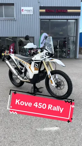 ✨ Nouveauté chez Moto Passion 35 ! ✨ La KOVE 450 Rally est enfin arrivée 🤩 Que vous rêviez de tracer votre route à travers les dunes du Sahara 🌵 ou simplement d’un road trip entre amis sur nos belles routes bretonnes 🌊, cette moto est faite pour vous ! Avec ses 42 chevaux, ses 30 litres d’autonomie, son poids plume de 155 kg et son look digne du Dakar 🏆, la 450 Rally vous emmènera partout. 📍 Disponible dès maintenant chez Moto Passion 35, Rennes. 👉 Prêts à repousser vos limites ? Venez la découvrir en concession ! #Kove #Kove450Rally #MotoPassion35 #Rennes #TrailAdventure     