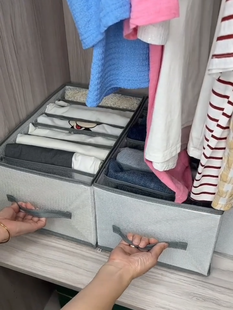 بوكسات تنظيم الملابس مقسم من الداخل 🫰 ✅️عمليات ف تنظيم الملابس داخل الدولاب ✅️خامتهم قماش اصلي  ✅️يحتوي على قواعد معدنية قوي جداً  للطلب يرجى مراسلة الصفحة 💌 او الاتصال بنا 07767732202 #ادوات_منزلية #اكسبلورexplore #بوكس #بوكس_تنظيم #منظمات 