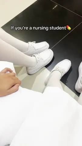 Ber months = rain + long duties. These shoes got me covered! 💙 #nursingshoes #whiteshoes #highwualityshoes #dutyshoes #nursingduty 