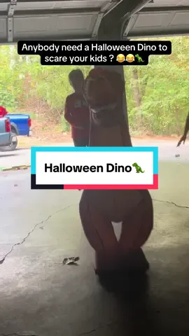 A perfect Halloween dinosaur to take trick or treating, or chase your kids around on Halloween!!😂 This remote control inflatable dinosaur is a perfect gift for kids, even adults play with it too!😂 This would be a funny way to scare and prank somebody 😂