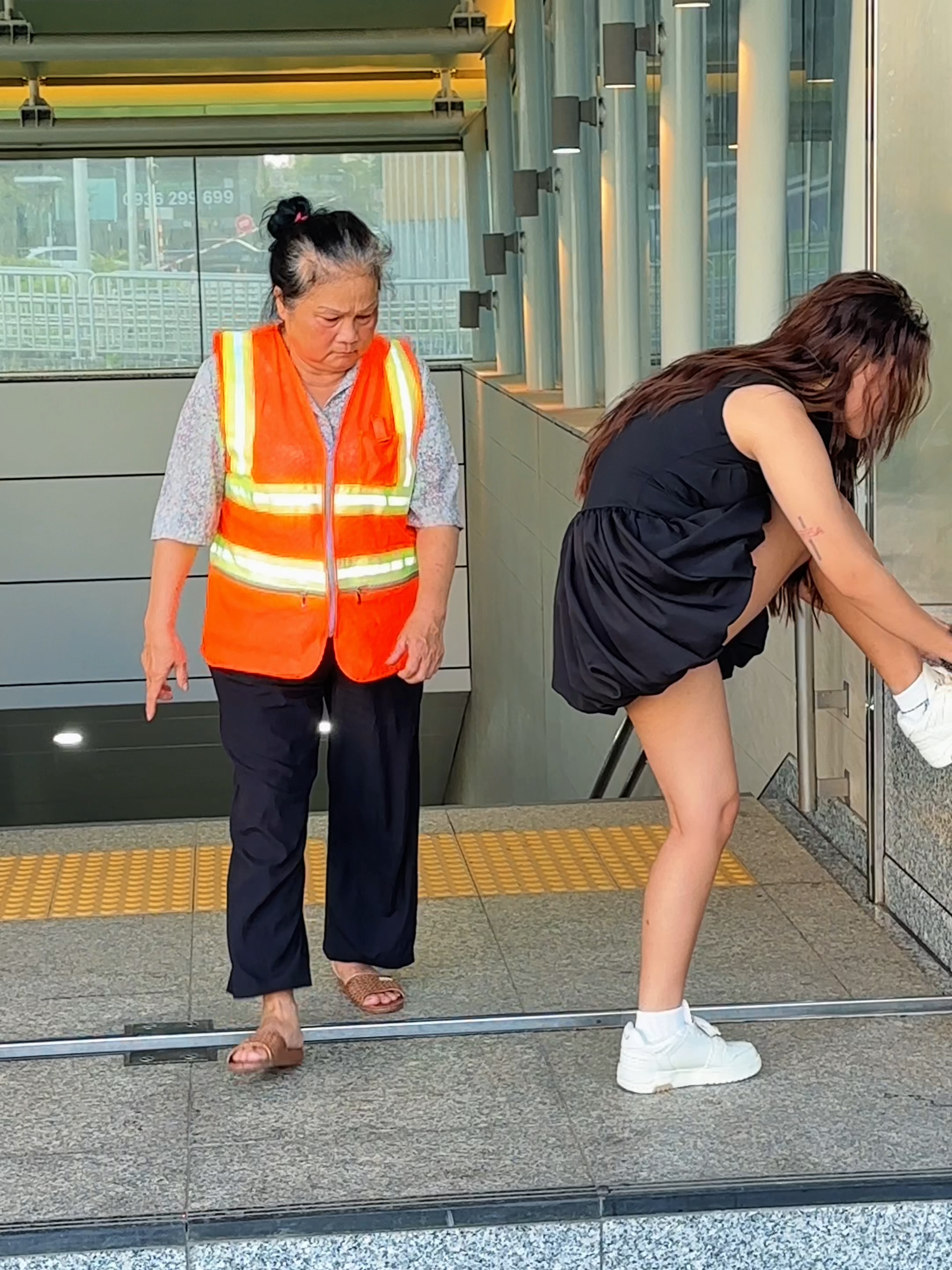 She Thought the Cleaning Lady Was a Thief #ONEMAN #LifeSkills #KindnessMatters #JusticeInPublic