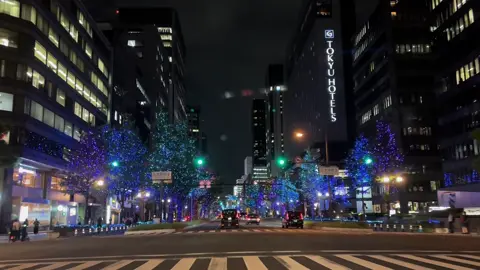 Dạo phố midosuji Osaka . #thanhphophiadong #midosujiillumination #dotonbori #梅田 #osaka 