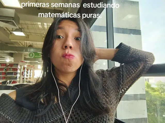 y cada momento, cada emoción ha sido nueva para mí, lloré mucho porque creí que no estaba a la altura pero en ésta semana sé porque estoy aquí, sé que las ciencias exactas son lo mío y que por algo estoy en matemáticas puras , sigo muy emocionada por todo y estoy muy contenta.#fypシ #pumas💙💛 #UNAM #facultaddeciencias #matematicaspuras 