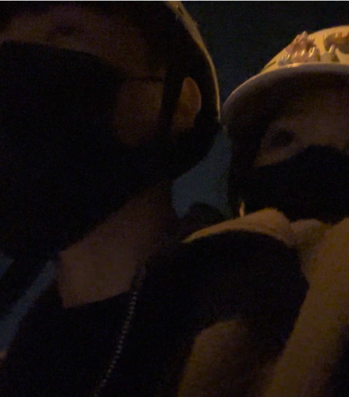 Mặc kệ trời mưa ta vẫn dắt nhau đi dạo, Hạnh phúc chỉ đơn giản em ngồi sau xe cùng anh 😍#fyp #xh #foryou #tinhyeu 