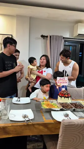 I will sing a song for me🤣 Charrot!  Birthday dinner with my family❤️ Thank you ate @therealmissrei and @beautedermcorporation family sa cake and food nyo na pinadala.. Hahaha hindi na kami nag luto keribambam na ako dito salamat ate love you!  #birthdayniTalakerangIna #fyp #foryoupage #Talakerangnanay 