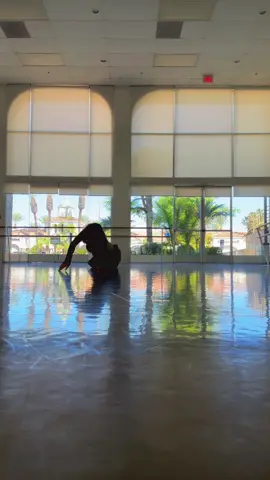 Just smth about this song, ya know #dance #dancersoftiktok #foryou #for your page #contemporarydance 