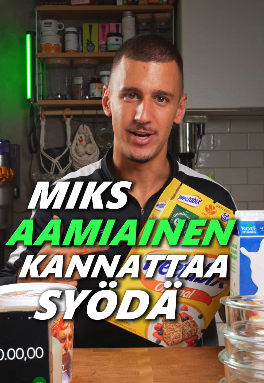 Fitbroidien aamun pelastaja🍌 Oletko skipannut aamiaisen kiireessä ja ihmetellyt miksi stressaa, väsyttää ja keskittyminen takkuaa? 😵‍💫 Kun heräät, sun keho on täynnä kortisolia eli stressihormonia ja ilman aamiaista ne tasot pysyy korkealla. Se vaikuttaa sun mielialaan, energiatasoihin ja jopa painonhallintaan. 😬 Mutta hei, tää aamupala vie alle 10 minuuttia ja tekee oikeesti ihmeitä! 💪 ✅ Auttaa tasapainottamaan verensokerin ✅ Laskee stressihormoneja ✅ Täyttää vatsan ja pitää nälän loitolla pitkään ✅ Täydellinen meal prep – tee vaikka 3 kerralla! Makrot per annos: 🍽 410 kcal 🥚 31 g proteiinia 🍌 38 g hiilihydraattia 🥥 12 g rasvaa Resepti (1 annos): 🥣 2 kpl Weetabix (35g) 🥄 80 ml makeuttamatonta mantelijuomaa 🍌 ½ banaani (60g) 🍮 1 Profit proteiinivanukas toffee fudge 🥣 60g kreikkalainen jogurtti, 0% rasvaa 💪 15g (½ mittalusikkaa) heraproteiinia (MyProtein) Tämä ei ole pelkkä aamiainen, tämä on investointi sun terveyteen ja jaksamiseen! 🙌 Ja jos haluat lisää tällaisia helppoja, täyttäviä ja terveellisiä reseptejä osaksi arkea, liity meidän henkilökohtaiseen valmennukseen: fitbroidit.fi – autamme sua syömään oikein ja saavuttamaan tavoitteesi ilman kärsimystä! 💥 👉 Muista seurata meitä, jos haluat lisää ravitsevia ja herkullisia ideoita sun arkeen! 👉 Tallenna resepti, ja aamuista tulee sata kertaa helpompia! ☀️🥣