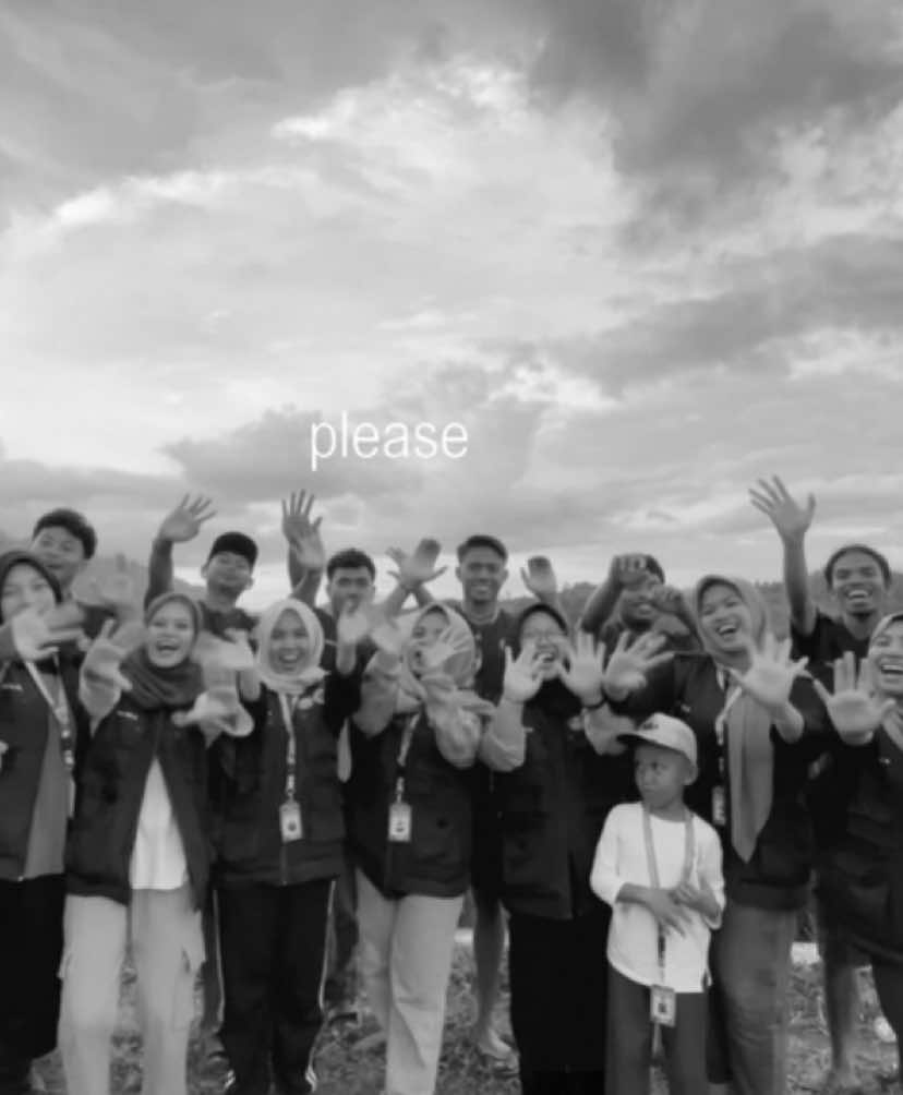 Kita sudah berteman dan jangan mau kembali jadi orang asing! #kknbatch2uho #kkn #linomoiyo #konut #lifeafterkkn 