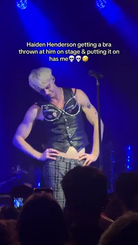 @Haiden Henderson it looks goon on u lol #livemusic #haidenhenderson #concert #fangirl #concertvideo  