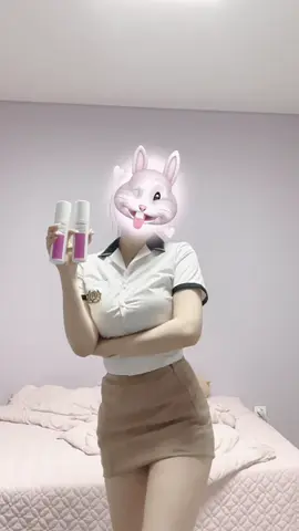 #제품제공 오드로이모공수축크림 아직도 안써본 사람 없지??  올리브영 입점 하자마자 1위찍고 누적 판매량 10만개 판매된 품절 대란 모공수축크림인데  이거 내가 직접 사서 쓰고있을정도로 너무너무 좋아💗💗  나 완전 민감피분데도 잘맞고 제형이 가벼워서 화장전에 발라주면 화장 쫀쫀하게 잘 먹어서 죠아ㅎㅎ  산뜻하고 촉촉한 제형, 발림성 좋음, 사용 2주 만에 모공 수축 효과, 후기가 증명하는 제품, 늘어난 모공크기 줄이는데 좋은 제품  #오드로이 #모공수축크림#모공수축크림올리브영 @오드로이 Odeloi (KR) 