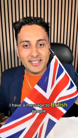 Ini adalah sosok Jhon Ghanim, seorang murtadin asal Yemen yang video pertobatannya pernah saya posting beberapa waktu lalu, sekarang menjadi seorang evangelis yang mengajak oramg Inggris untuk kembali bersekutu dengan Tuhan dan kembali mengisi bangku bangku g3reja yang sudah lama dan banyak ditinggalkan sebagai upaya mengembalikan negeri mereka yang saat ini bermasalah sangat serius. Kiranya Tuhan Yesus memberkati pekerjaan misi dilakukan #fyppppppppppppppppppppppp 