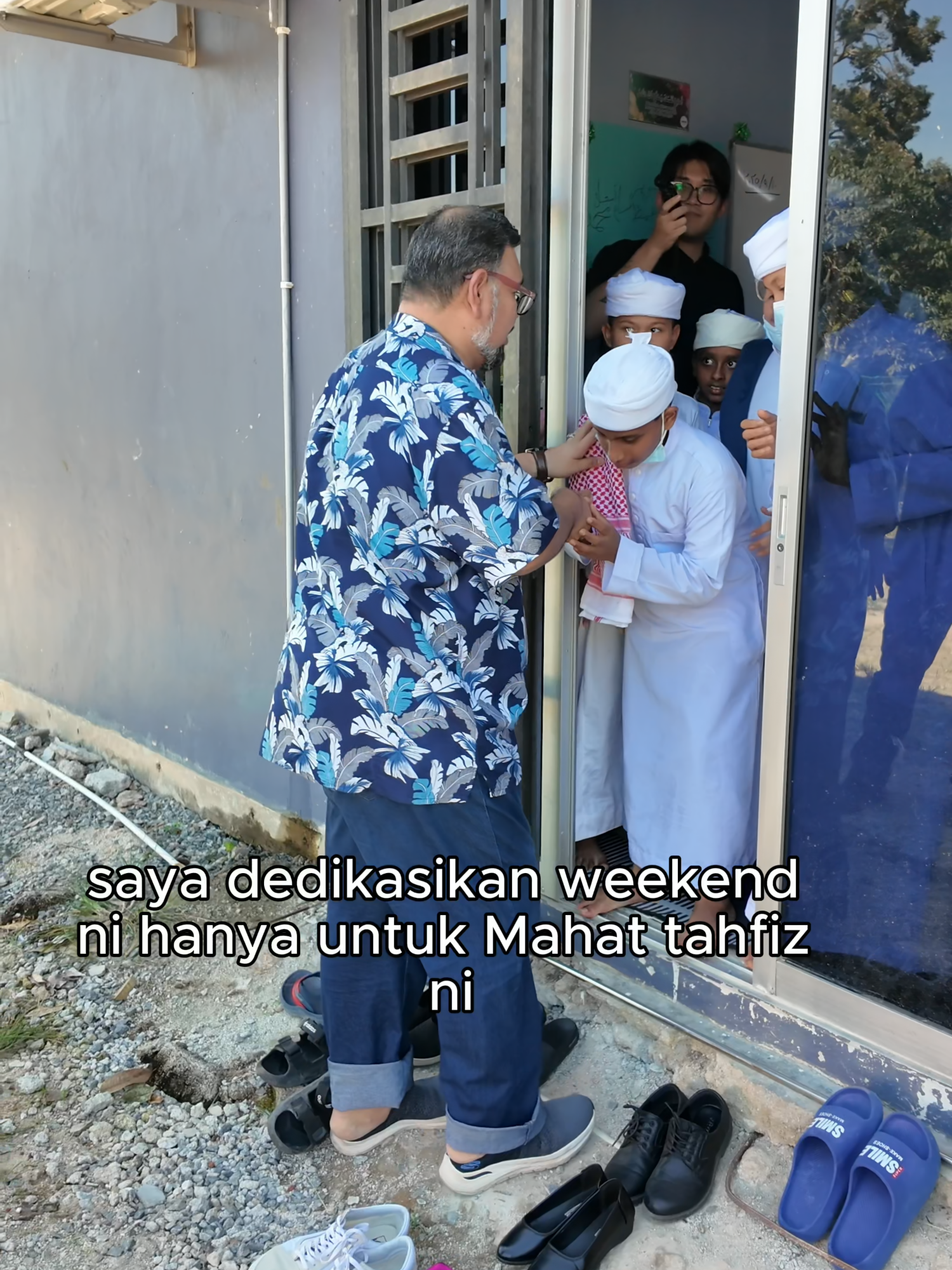 Akhirnya, segala ikhtiar yg termampu telah saya lakukan, terserah kepada kalian semua..bantu share, repost dan komen banyak2 guys..Pastikan kalian menjadi sebahagian dari perjuangan ini demi kebaikan semua…🫰🏻#cikgushaari #bahagiacaracikgushaari #fypシ #fypp #rezeki