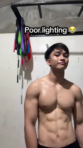 Magandang lighting lang ang sikreto para lumabas ang abs  click the yellow basket 